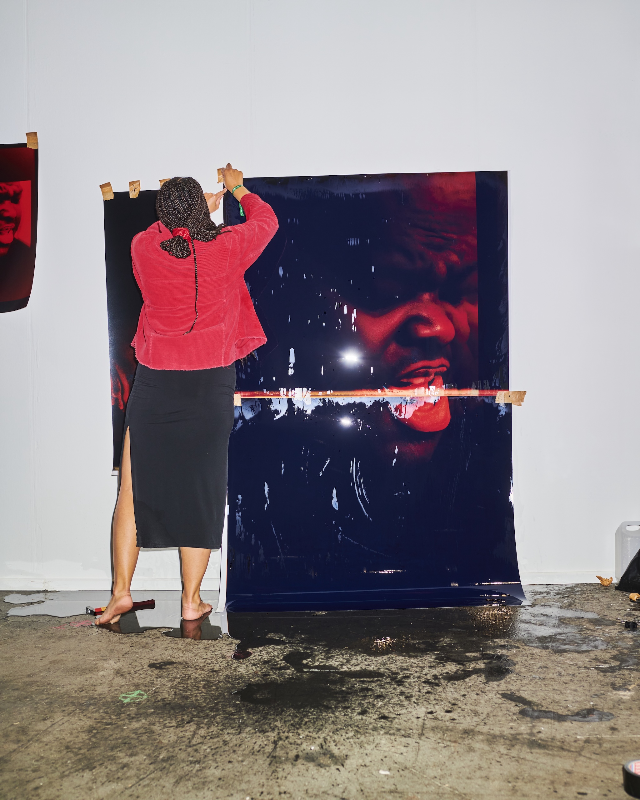 Foto: Akosua Viktoria Adu-Sanyah, gesture I – rinse, process, 34 min 22 seconds, 10th of June 2024, 19:31, Swiss Art Awards, Basel. Foto: Florian Spring